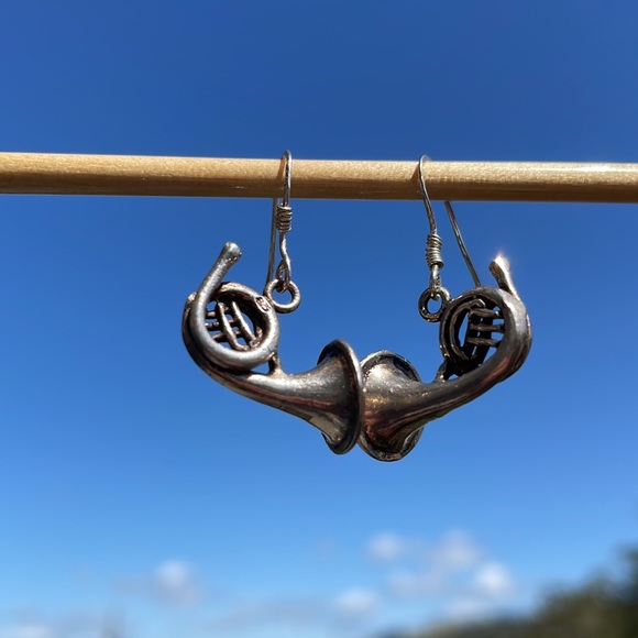 Sterling silver musical instrument earrings - Picture 4 of 12